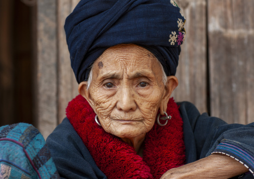 Yao minority old woman with traditional clothing, Luang Namtha province, Ban Xay Leck, Laos