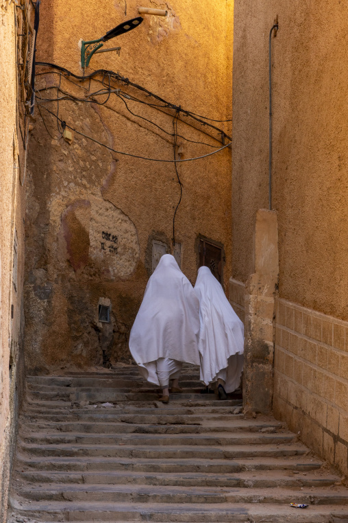 Mozabite women in white haïk in the streets of Ksar El Atteuf, North Africa, Ghardaia, Algeria
