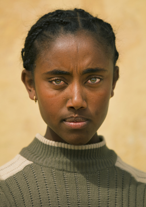 EEritrean woman with green eyes, Debub, Dekemhare, Eritrea