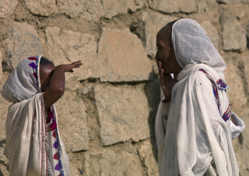 Eritrean women chating, Anseba, Keren, Eritrea