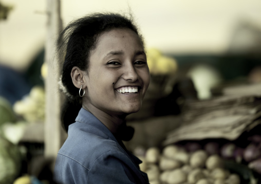 Eritrean smiling young woman in the market, Debub, Mendefera, Eritrea