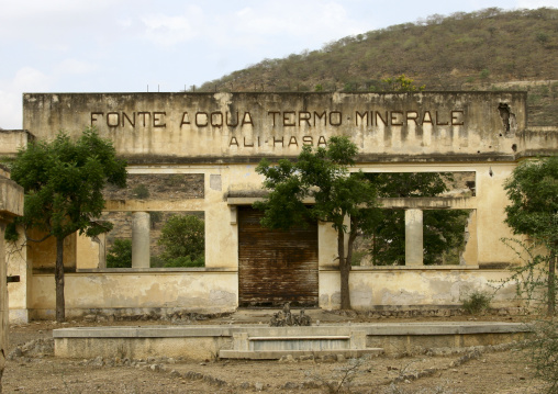 Fonte acqua termo minerale old factory, Anseba, Dengolo, Eritrea