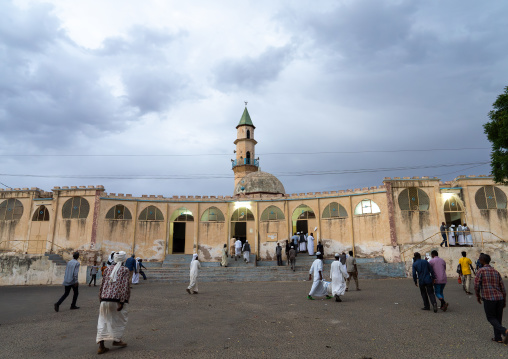 Eritrean muslim men going to the Grand mosque for friday pray, Semien-Keih-Bahri, Keren, Eritrea
