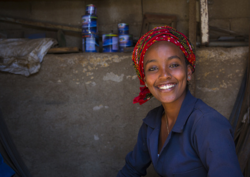Smiling eritrean woman in medebar metal market, Central Region, Asmara, Eritrea