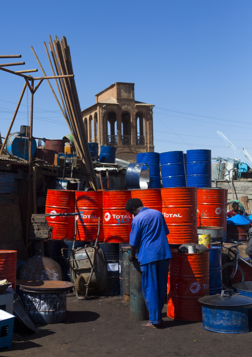 Total tins in medebar metal market, Central Region, Asmara, Eritrea
