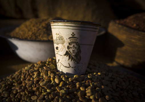 Enamel cup with ethiopian lion in the grain market, Central Region, Asmara, Eritrea