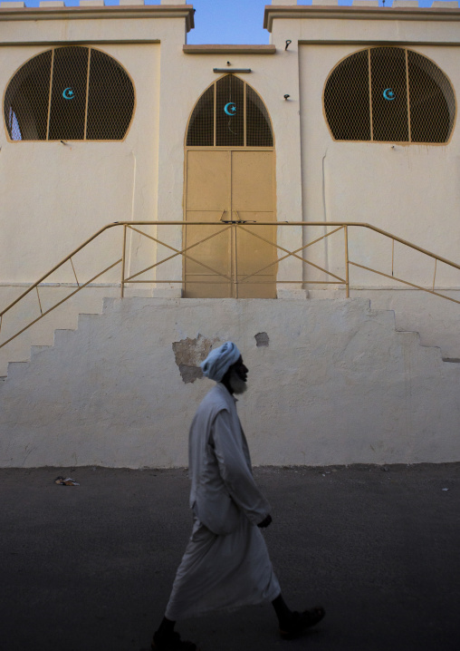 Muslim man passing in front of the grand mosque, Anseba, Keren, Eritrea