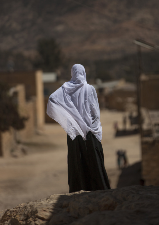 Rear view of an eritrean woman, Debub, Adi Keyh, Eritrea