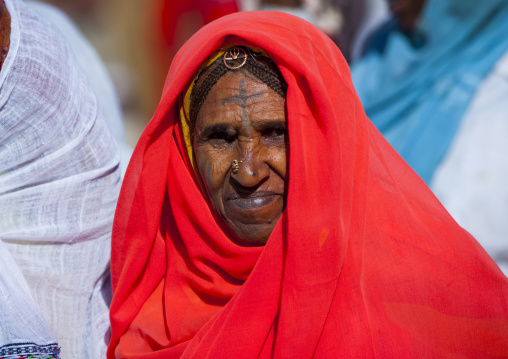 Old eritrean woman in red scarf in the monday market, Anseba, Keren, Eritrea