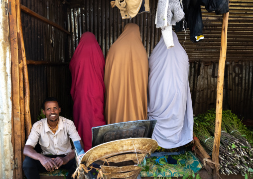 Muslim women praying in the khat market, Harari Region, Awaday, Ethiopia
