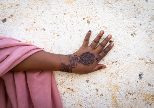 Hand of a harari woman with henna pattern, Harari Region, Harar, Ethiopia
