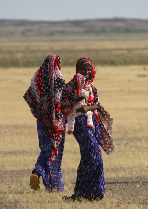 Afar tribe women with baby in Danakil desert, Northern Red Sea, Thio, Eritrea