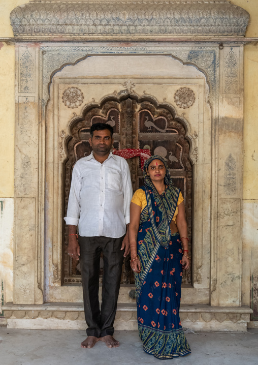 Portrait of a Rajasthani couple in Galtaji temple, Rajasthan, Jaipur, India