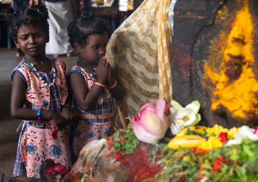 Indian girls praying in Sri Ranganathaswamy Temple, Tamil Nadu, Tiruchirappalli, India