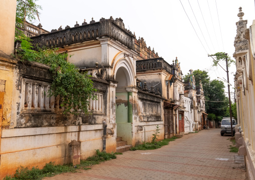 Chettiar mansion in a tranquil street, Tamil Nadu, Pallathur, India