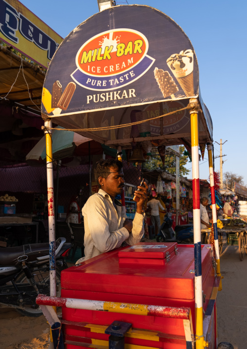 Ice cream seller during the camel festival, Rajasthan, Pushkar, India