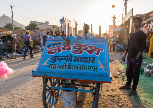 Kulfi Ice Cream seller during the camel festival, Rajasthan, Pushkar, India