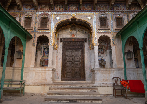 Seth Arjun Das Goenka Haveli entrance, Rajasthan, Dundlod, India