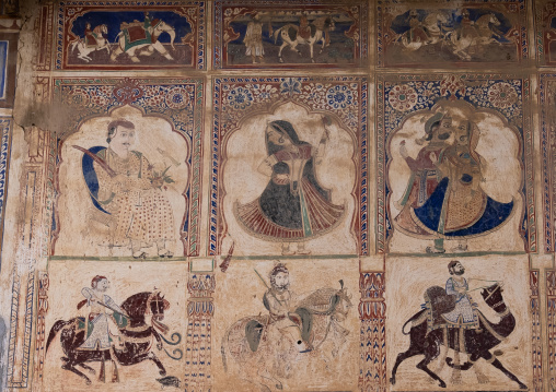 Old mural in a haveli depicting indian people, Rajasthan, Mandawa, India
