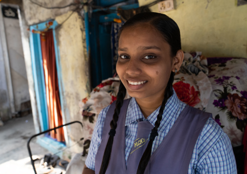 Educated Laundry Worker daughter in Dhobi Ghat, Maharashtra state, Mumbai, India
