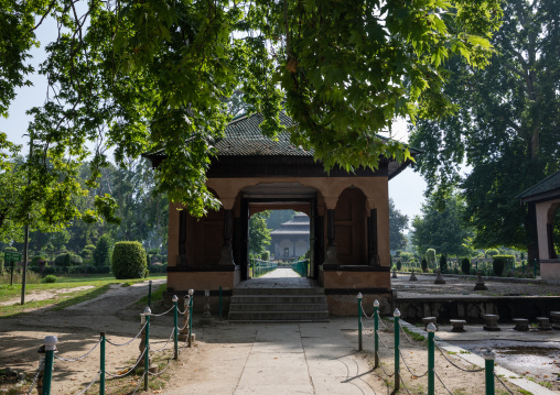 ￼Pavillon in Shalimar Bagh Mughal garden, Jammu and Kashmir, Srinagar, India