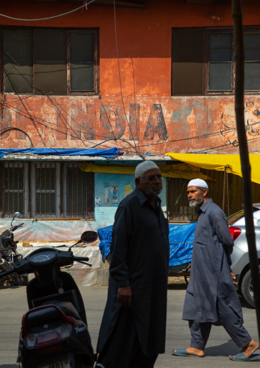 Muslim men in the street, Jammu and Kashmir, Srinagar, India