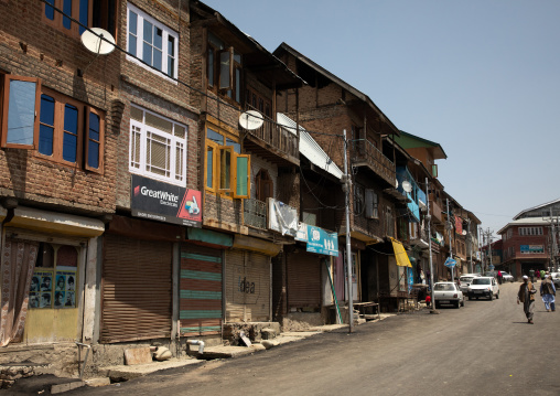 Kashmiri heritage buildings, Jammu and Kashmir, Charar- E- Shrief, India