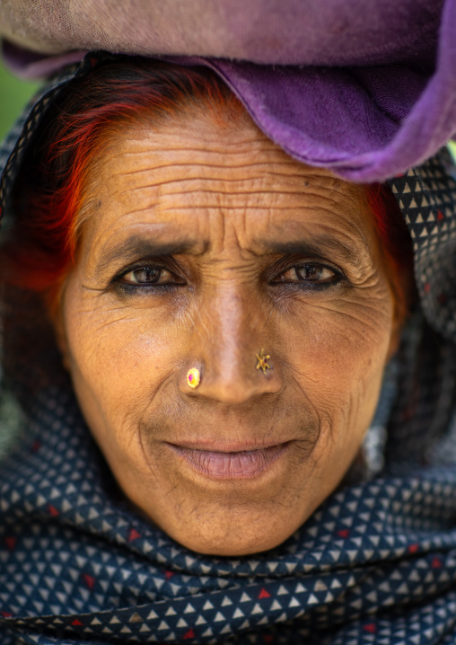 Portrait of a veiled Gujjar Bakerwal girl with red hair, Jammu and Kashmir, Kangan, India