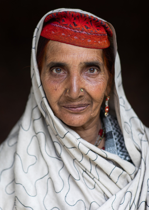 Portrait of a veiled Gujjar Bakerwal in traditional clothing, Jammu and Kashmir, Kangan, India