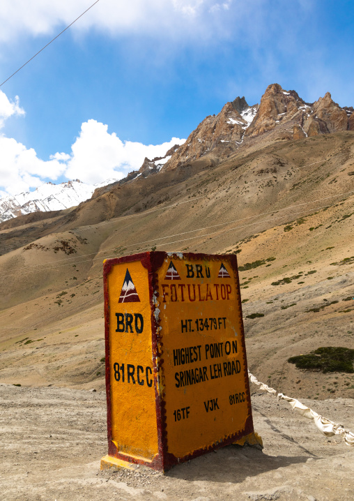 Highest point on Srinagar Leh road, Ladakh, Fotula, India