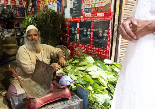 Mulsim man selling betel nut in old Delhi, Delhi, New Delhi, India