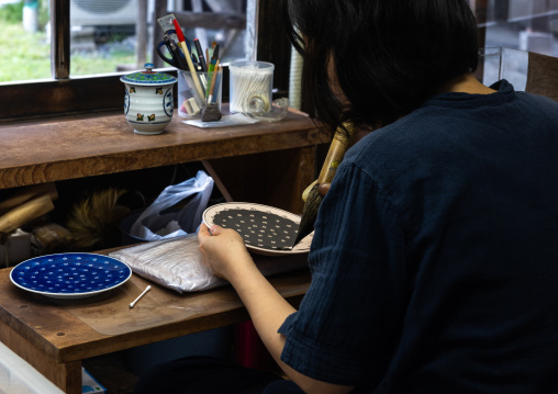 Artisan painting in Genemongama porcelain atelier, Kyushu region, Arita, Japan