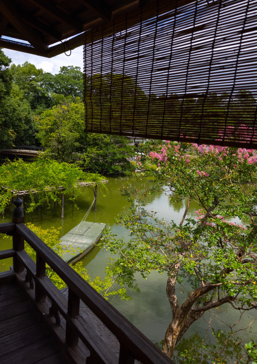 Shu Sui Tei Teahouse pond, Kansai region, Kyoto, Japan