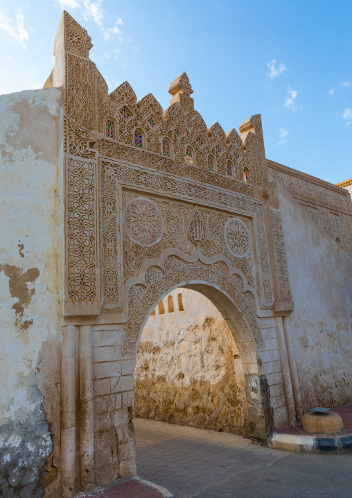 Doorway gypsum decoration of Ahmed Munawar Refa house, Jazan Province, Farasan, Saudi Arabia