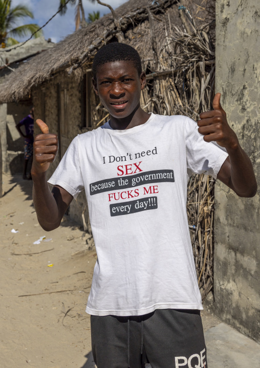 Man with a funny T-shirt slogan about sex and politics, Nampula Province, Island of Mozambique, Mozambique