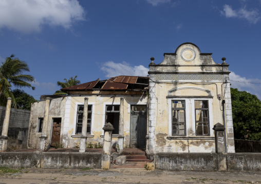 Old abandonned colonial portuguese house, Inhambane Province, Inhambane, Mozambique