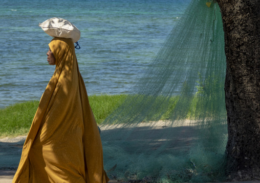 Muslim woman in front of the sea, Nampula Province, Island of Mozambique, Mozambique