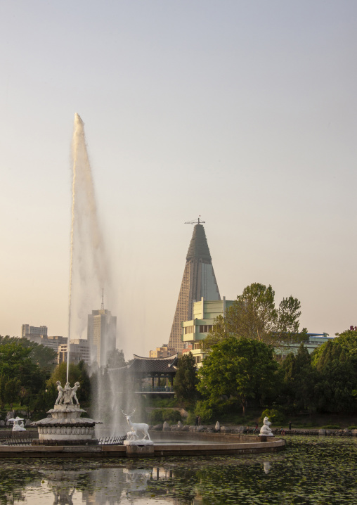 Fountain and pyramid-shaped Ryugyong hotel, DGC, Pyongyang, North Korea