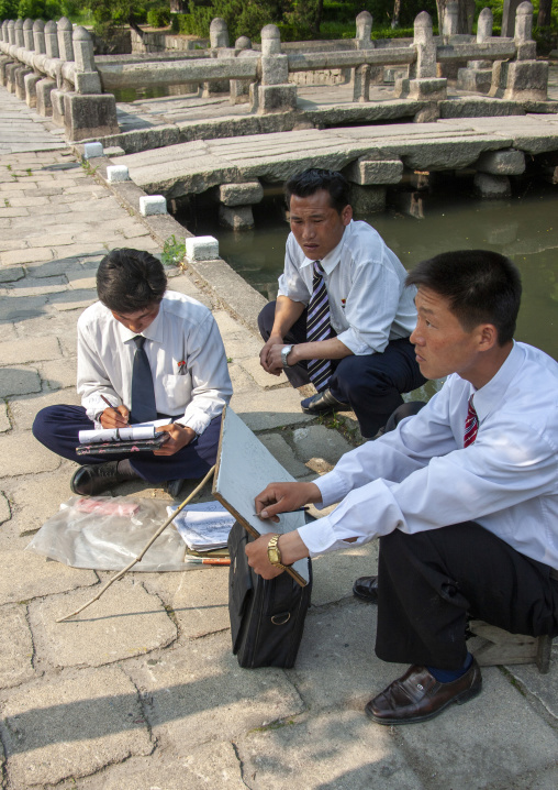 North Korean students drawing in the street, North Hwanghae, Kaesong, North Korea