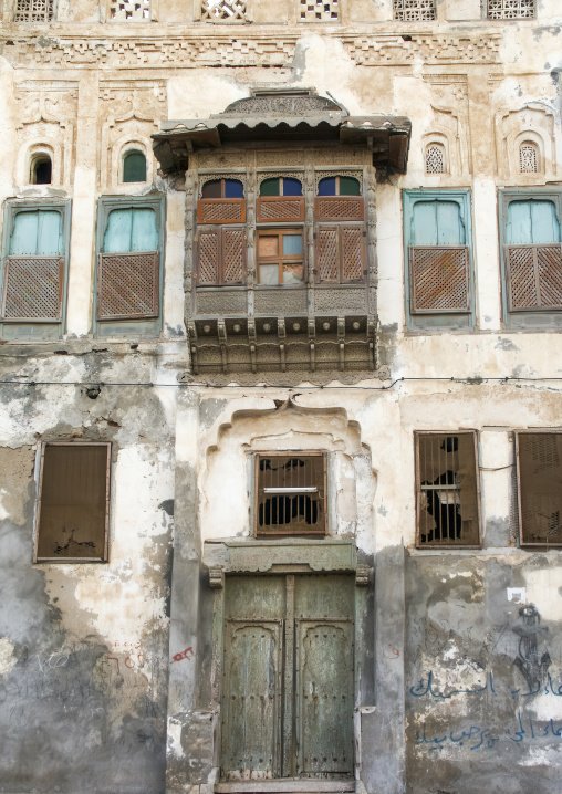 Old house with wooden mashrabiya, Al Hudaydah Governorate, Hodeidah, Yemen