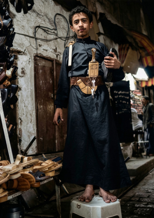 Yemeni man with a jambiya, Amanat Al-Asemah, Sanaa, Yemen