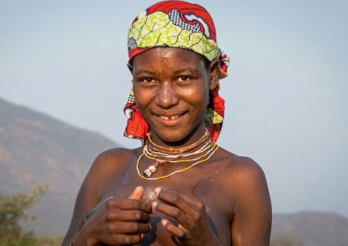 Smiling mucubal tribe woman with sharpened teeth, Namibe Province, Virei, Angola