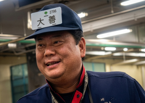Vendor in Tsukiji fish market, Kanto region, Tokyo, Japan