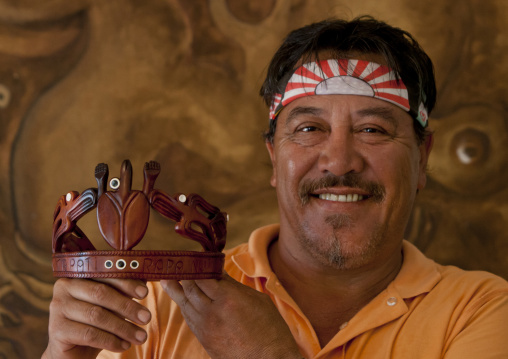 Tapati queen crown made by luis tomas pate riroroko, Easter Island, Hanga Roa, Chile