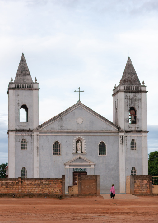 White church, Huambo Province, Huambo, Angola