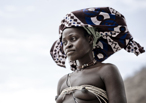 Mucubal Woman Wearing The Traditional Ompota Headress And Oyonduthi Bra, Virie Area, Angola