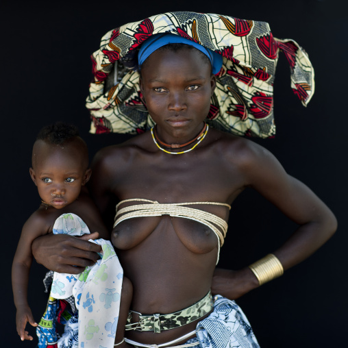 Mucubal Woman With Ompota And Oyonduthi Bra Carrying Her Baby, Virie Area, Angola