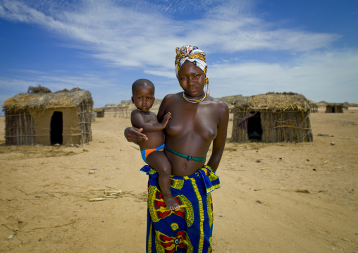 Mucuroca Woman With Her Baby In Her Arms, Twe Village, Sao Joao Do Sul Area, Angola