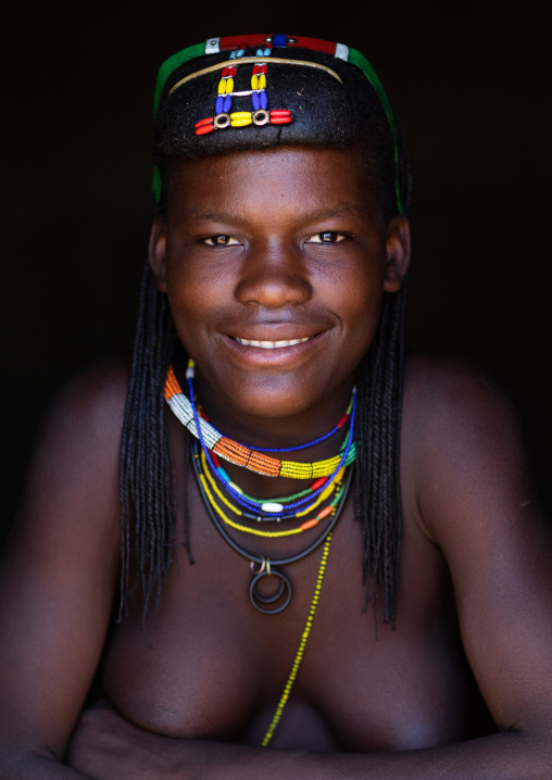 Smiling muhakaona tribe woman, Cunene Province, Oncocua, Angola