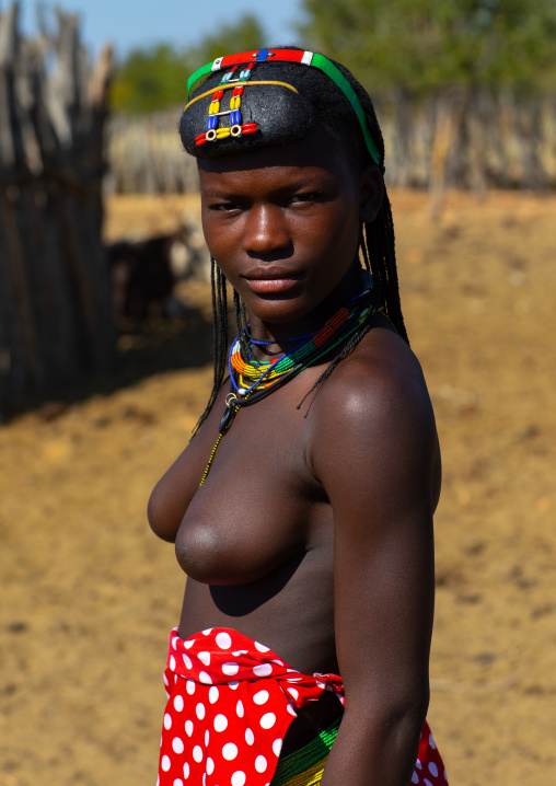 Topless muhakaona tribe woman, Cunene Province, Oncocua, Angola